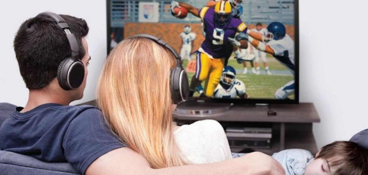 Bluetooth headphones connected to TV