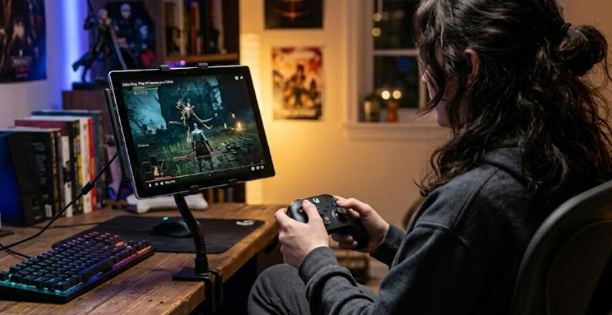 A girl play PC games on a tablet